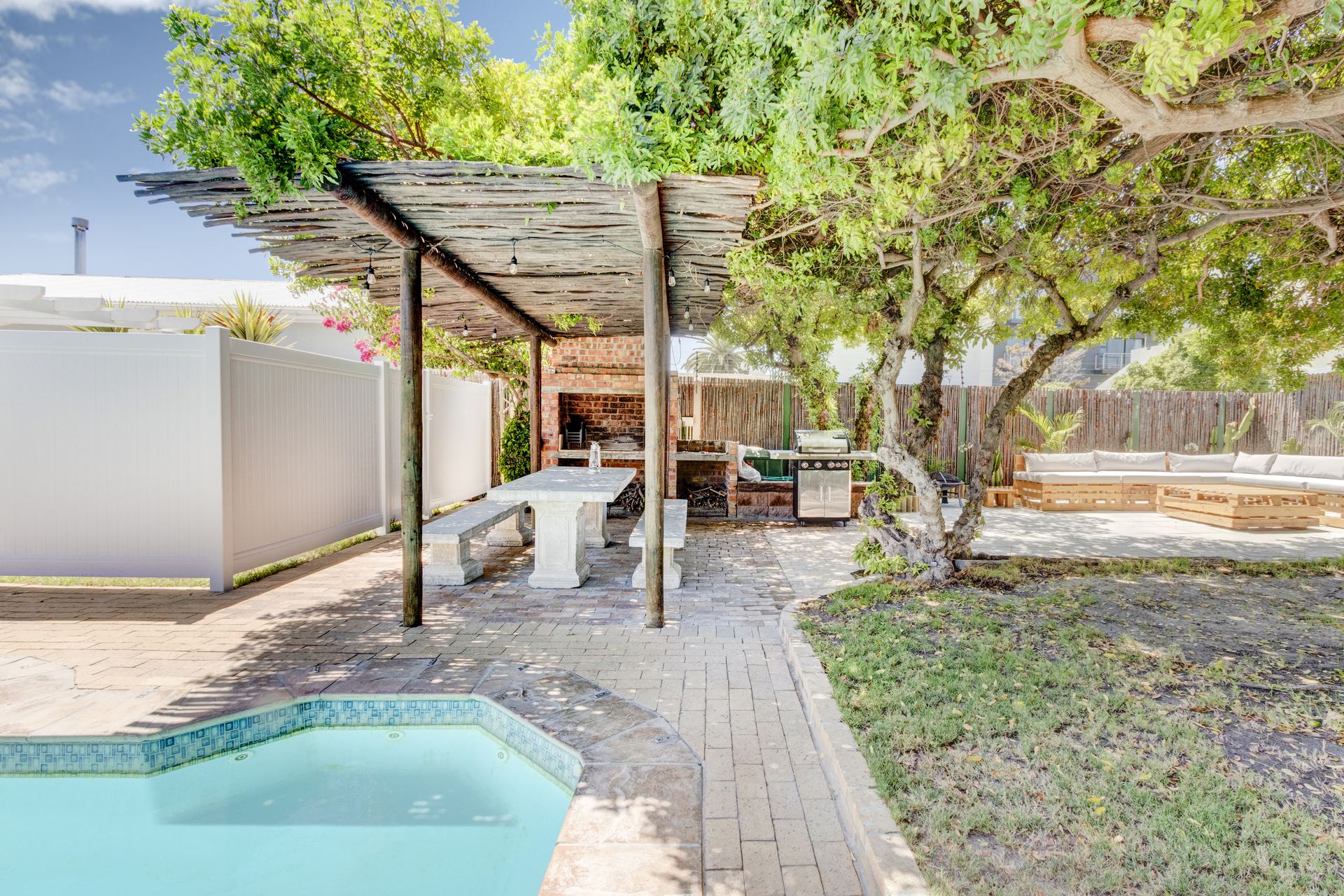 Sea Love Beach House – Pool und Terrasse
